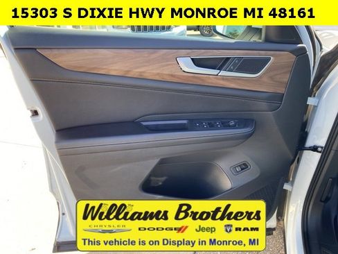 Used 2024 Volkswagen Atlas SE image 11