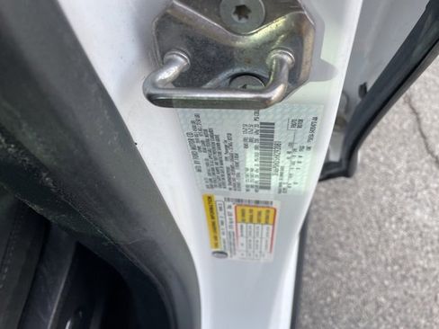 Used 2017 Ford Fusion SE w/ Fusion SE Technology Package image 22