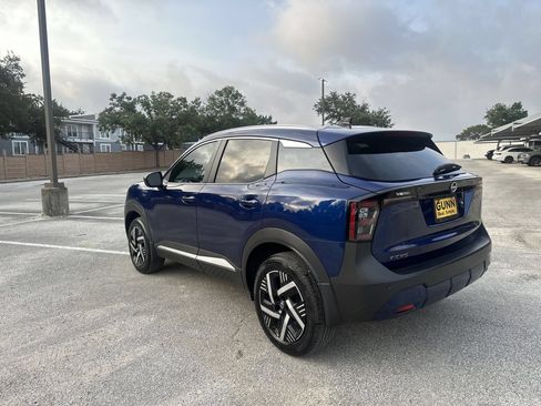 Used 2026 Nissan Kicks SV w/ SV Premium Package FWD image 6