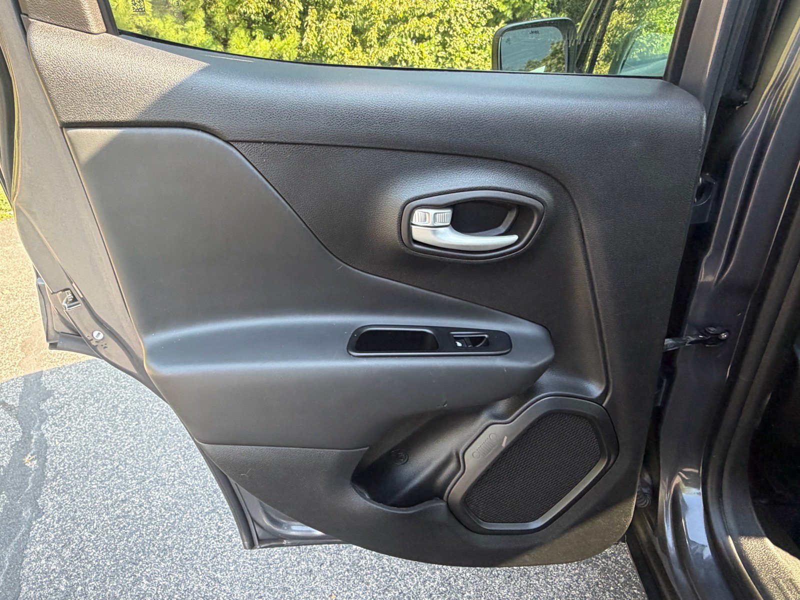 Used 2023 Jeep Renegade Latitude AWD/4WD image 49