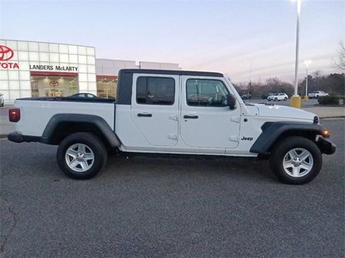 Used 2023 Jeep Gladiator Sport image 2