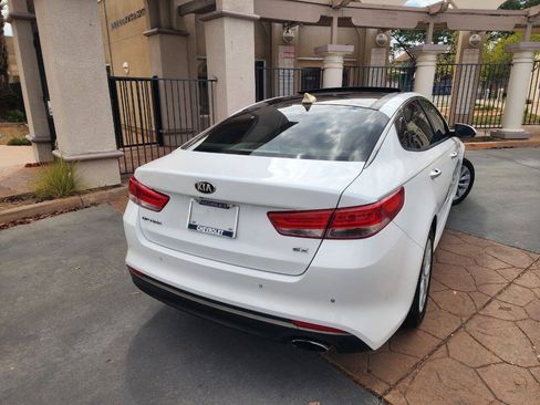 Used 2017 Kia Optima EX w/ Premium Package FWD image 4