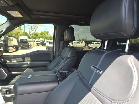 Used 2025 Ford F250 Platinum image 9