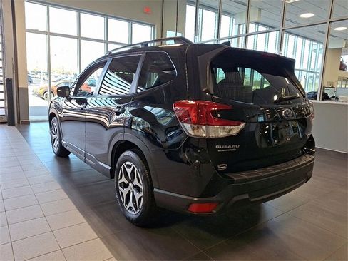 Used 2019 Subaru Forester Premium image 4
