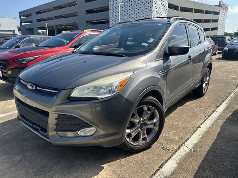 Used 2014 Ford Escape SE w/ Equipment Group 201A image 9