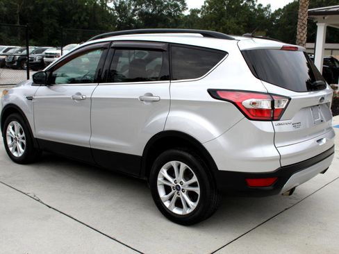 Used 2018 Ford Escape SE image 19