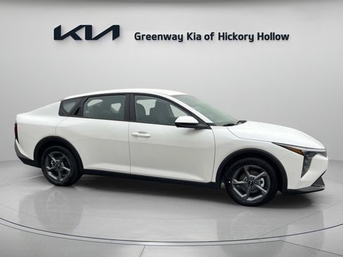 New 2025 Kia K4 LXS FWD image 8