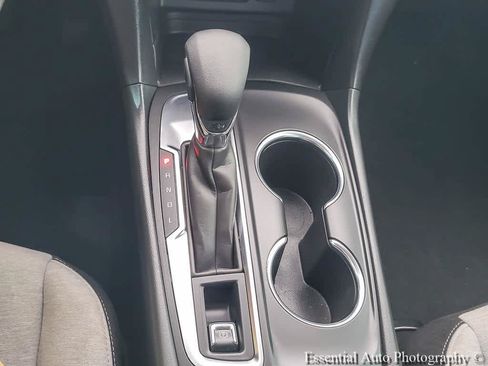 Used 2022 Chevrolet Equinox LS FWD image 18