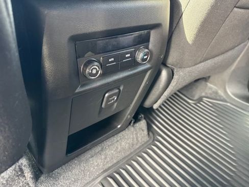 Certified 2023 Chevrolet Traverse LT image 24