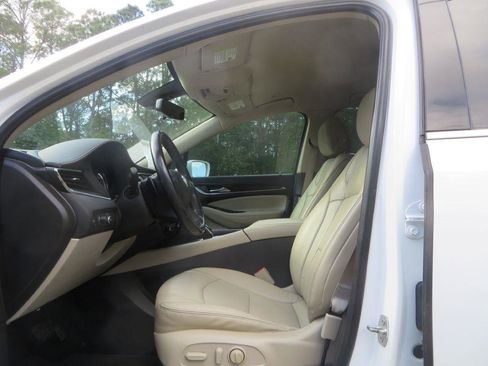 Used 2018 Buick Enclave Essence FWD image 10