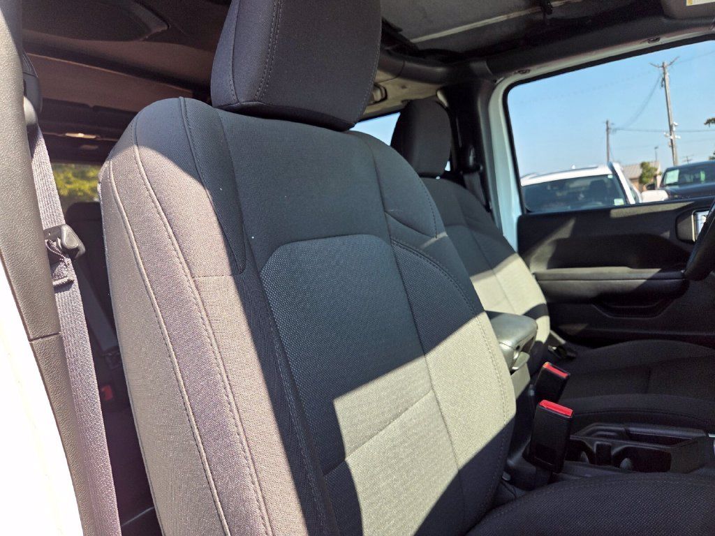Used 2023 Jeep Wrangler Unlimited AWD/4WD image 27