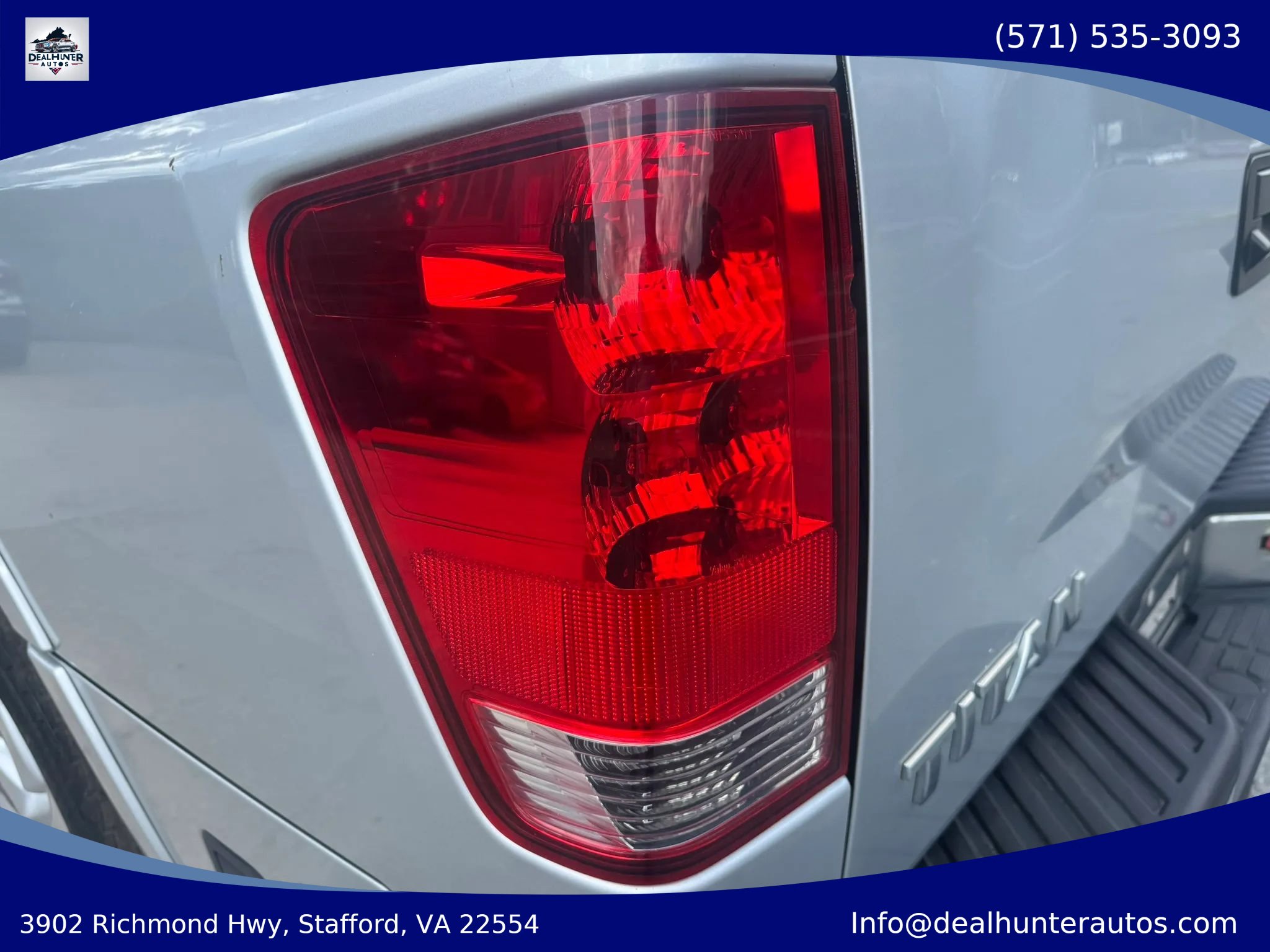 Used 2014 Nissan Titan SL w/ SL Moonroof Package AWD/4WD image 9