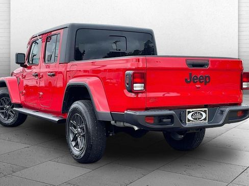 Used 2024 Jeep Gladiator Sport AWD/4WD image 11