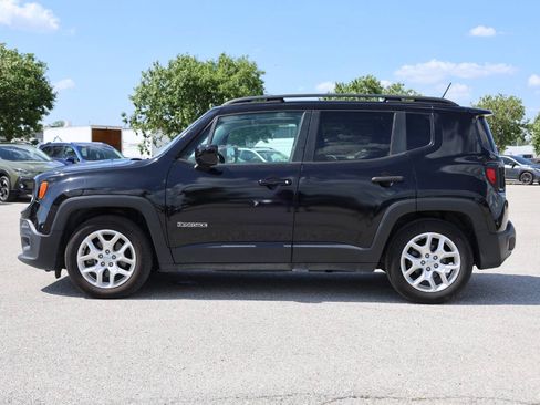 Used 2017 Jeep Renegade Latitude FWD image 8
