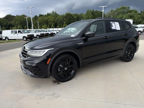 Used 2022 Volkswagen Tiguan SE R-Line AWD/4WD image 25