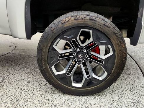 Used 2023 GMC Sierra 1500 AT4 w/ AT4 Premium Package AWD/4WD image 9