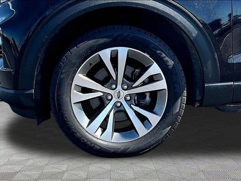 Used 2020 Ford Explorer Platinum w/ Premium Technology Package AWD/4WD image 32