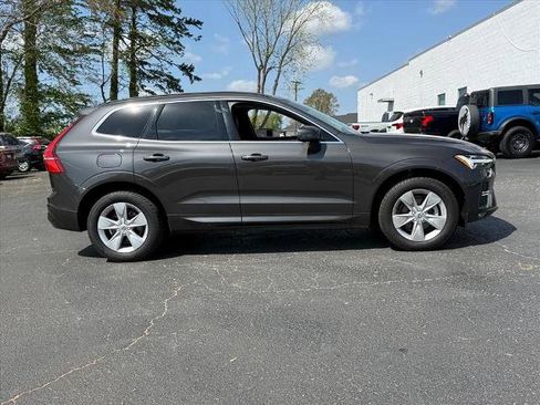 Used 2022 Volvo XC60 B5 Momentum AWD/4WD image 3