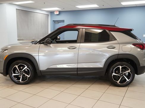 Used 2023 Chevrolet TrailBlazer RS w/ Sun and Liftgate Package AWD/4WD image 2