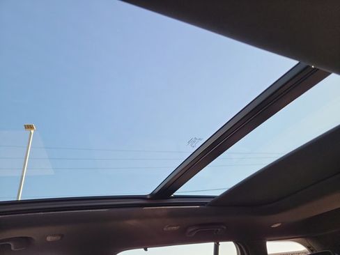 Used 2023 Jeep Grand Cherokee Overland w/ Luxury Tech Group IV image 28