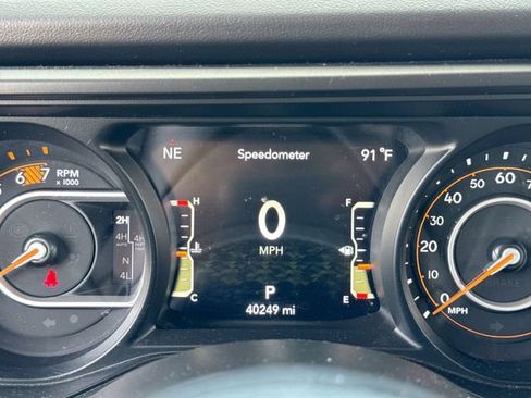 Used 2024 Jeep Wrangler Unlimited Rubicon AWD/4WD image 15