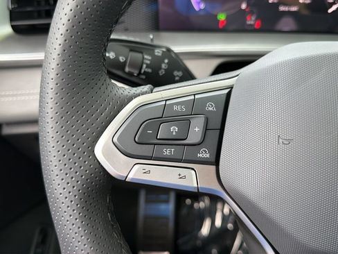 New 2026 Volkswagen Tiguan SE R-Line FWD image 22