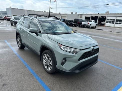 Used 2021 Toyota RAV4 XLE Premium AWD/4WD image 20