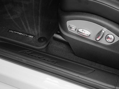 Certified 2025 Porsche Macan image 26