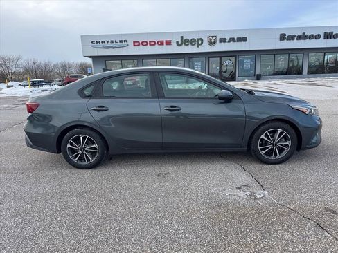 Used 2022 Kia Forte LXS image 2