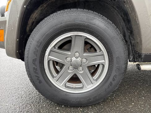 Used 2005 Jeep Liberty Renegade w/ Trailer Tow Group image 2