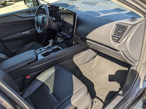 Used 2024 Lexus NX 300h AWD w/ Luxury Package image 16