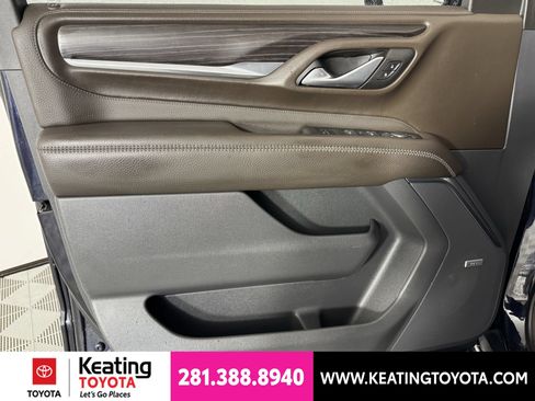 Used 2022 GMC Yukon Denali w/ Denali Premium Package AWD/4WD image 11