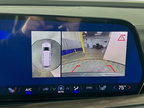 New 2026 Chevrolet Suburban Z71 image 14