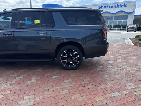 Used 2021 Chevrolet Suburban RST w/ Luxury Package RWD image 3