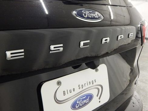 New 2025 Ford Escape SE w/ PHEV Premium Package FWD image 6