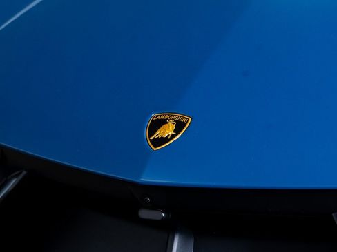 Used 2024 Lamborghini Revuelto image 15