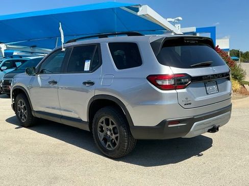 Certified 2025 Honda Pilot TrailSport image 4