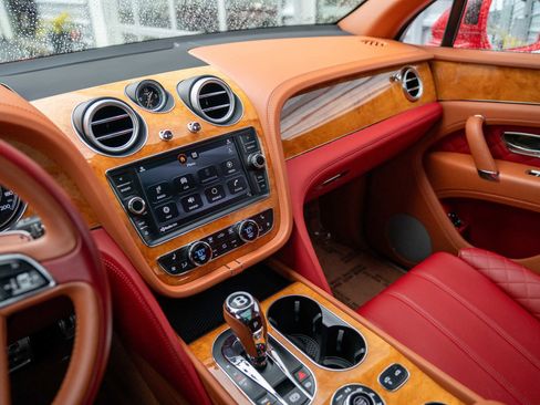Used 2017 Bentley Bentayga image 36