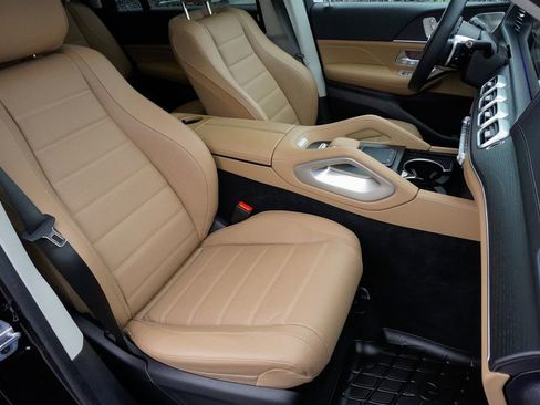 Used 2024 Mercedes-Benz GLS 450 4MATIC image 24