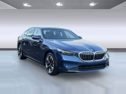 Certified 2025 BMW 540i xDrive AWD/4WD image 7