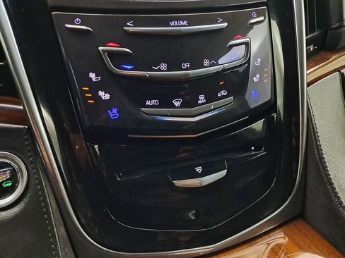 Used 2016 Cadillac Escalade 4WD image 19