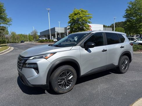 Used 2024 Nissan Rogue S image 1