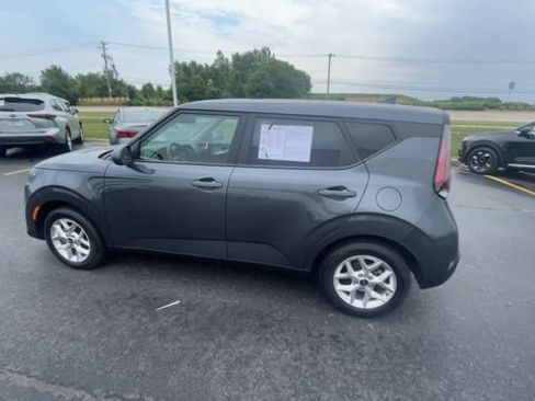 Used 2025 Kia Soul LX w/ LX Technology Package FWD image 7