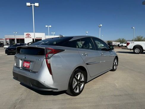 Used 2017 Toyota Prius Three Touring FWD image 5