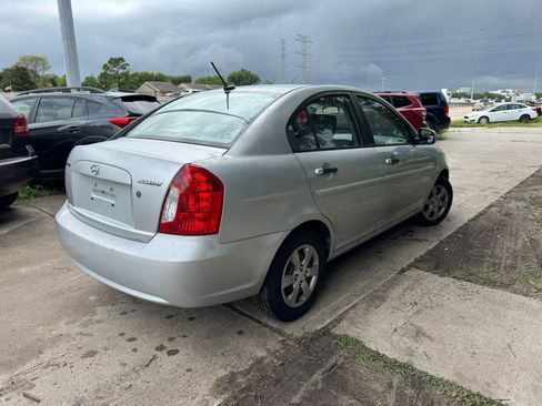 Used 2010 Hyundai Accent GLS FWD image 5