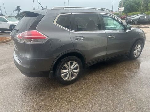 Used 2014 Nissan Rogue SV w/ SV Premium Package FWD image 2