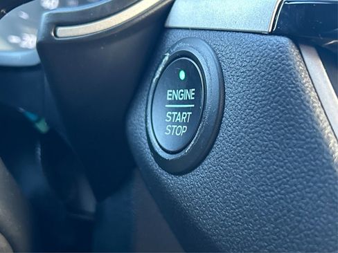 Used 2020 Ford Escape SE image 28