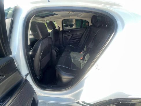 Used 2017 Jaguar XE Prestige RWD image 6