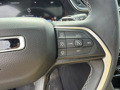 Used 2024 Jeep Grand Cherokee Laredo X AWD/4WD image 29
