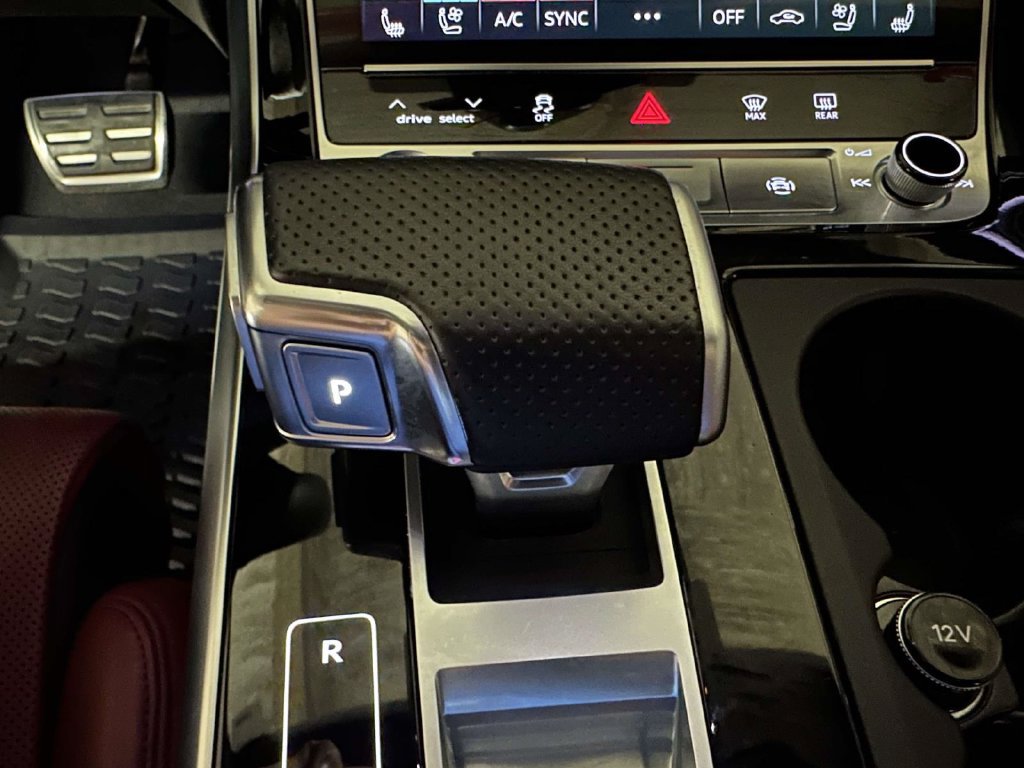 Used 2023 Audi SQ7 Prestige w/ Sport Package AWD/4WD image 28